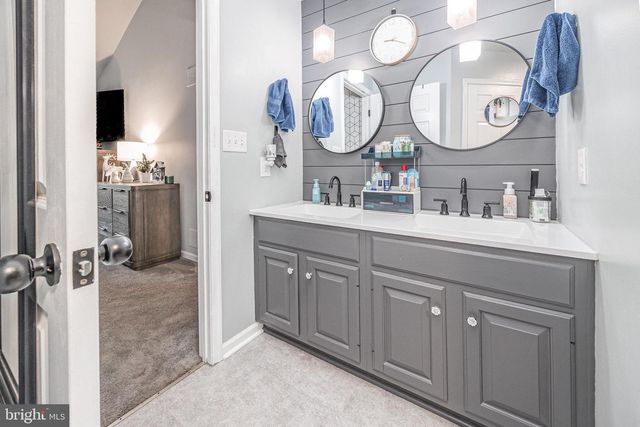 7711 J L MOYER CT, Harrisburg, PA 17112