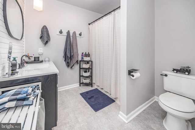 7711 J L MOYER CT, Harrisburg, PA 17112