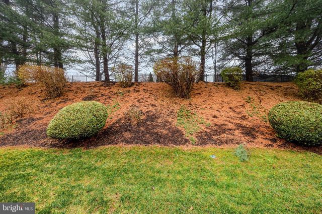 7711 J L MOYER CT, Harrisburg, PA 17112