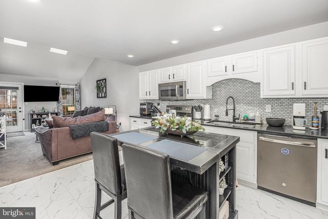 7711 J L MOYER CT, Harrisburg, PA 17112