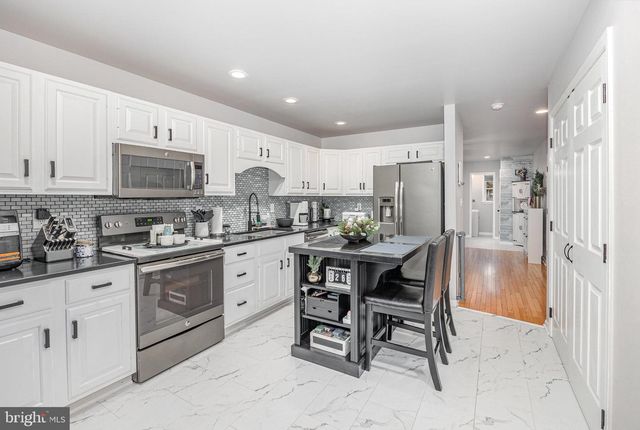 7711 J L MOYER CT, Harrisburg, PA 17112