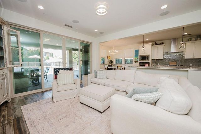1671 E Bella Fiore Drive, Fresno, CA 93730