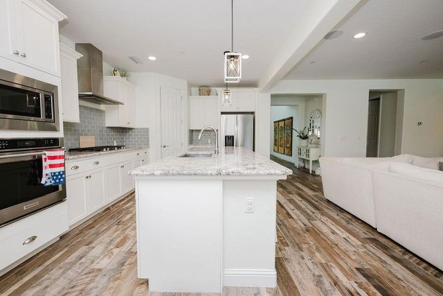 1671 E Bella Fiore Drive, Fresno, CA 93730