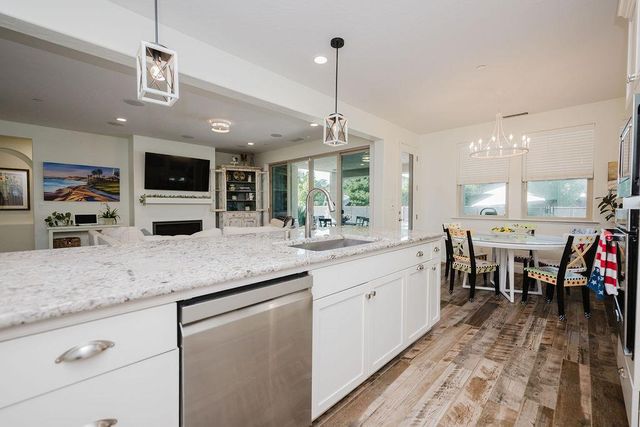 1671 E Bella Fiore Drive, Fresno, CA 93730