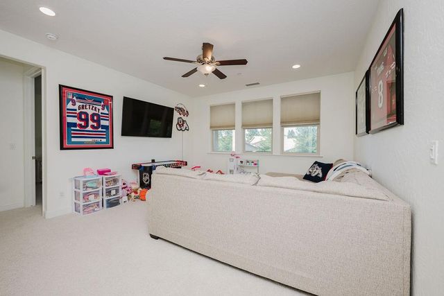 1671 E Bella Fiore Drive, Fresno, CA 93730