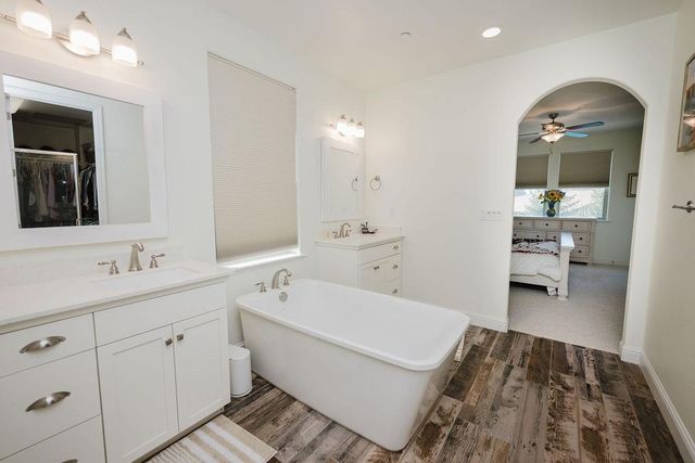 1671 E Bella Fiore Drive, Fresno, CA 93730