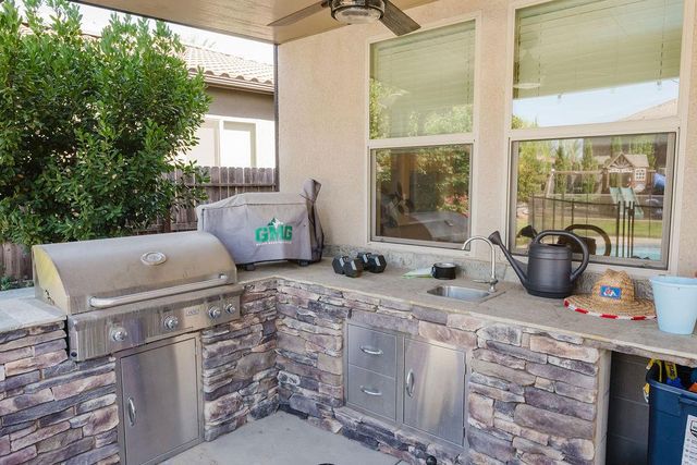 1671 E Bella Fiore Drive, Fresno, CA 93730