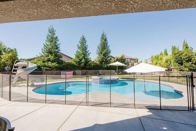 1671 E Bella Fiore Drive, Fresno, CA 93730
