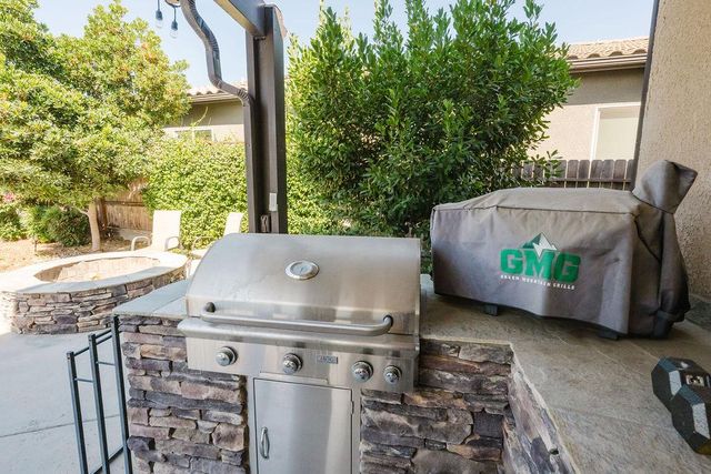 1671 E Bella Fiore Drive, Fresno, CA 93730