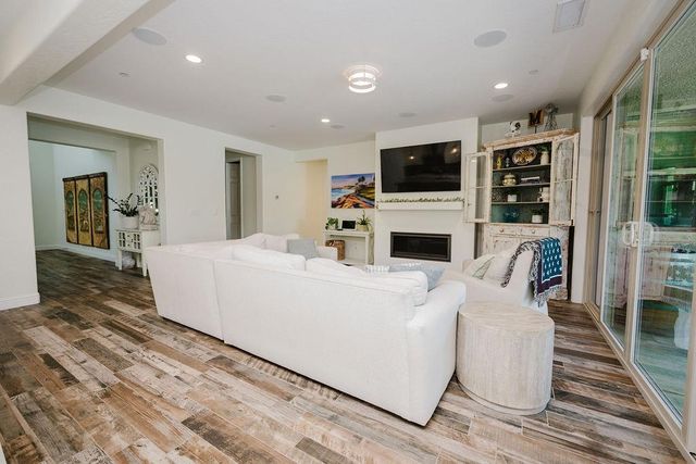 1671 E Bella Fiore Drive, Fresno, CA 93730