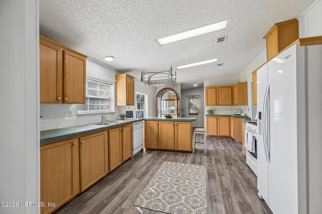 1860 FOREST Boulevard, Jacksonville, FL 32246