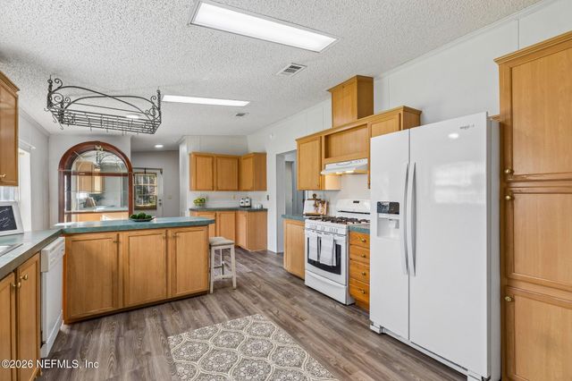 1860 FOREST Boulevard, Jacksonville, FL 32246