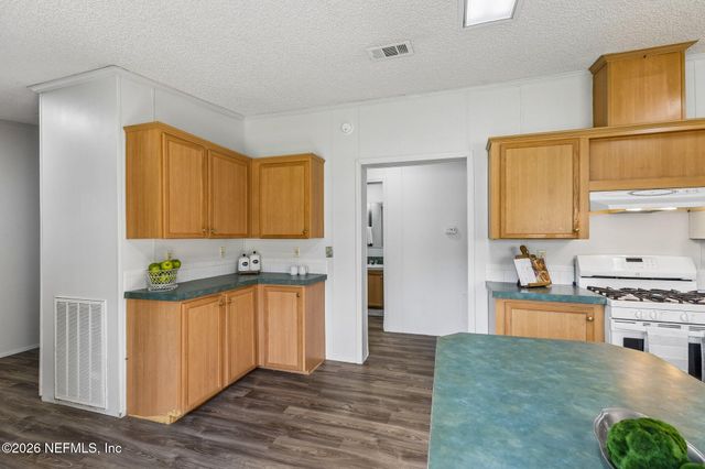 1860 FOREST Boulevard, Jacksonville, FL 32246