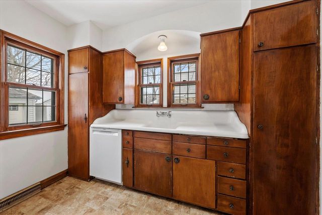 402 N 74th STREET, Milwaukee, WI 53213