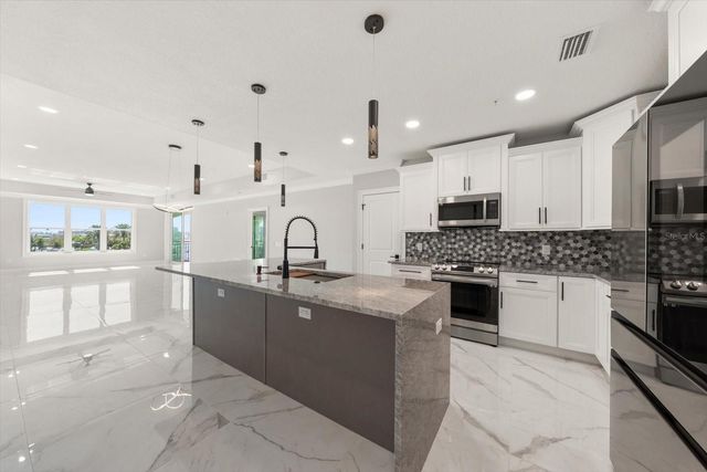 211 DOLPHIN POINT 303, Clearwater, FL 33767