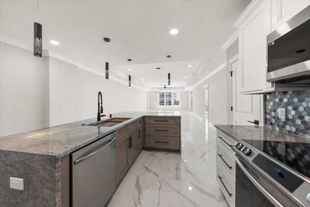 211 DOLPHIN POINT 303, Clearwater, FL 33767