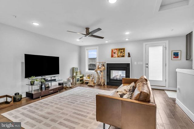 423 NOTTOWAY WALK, Alexandria, VA 22304