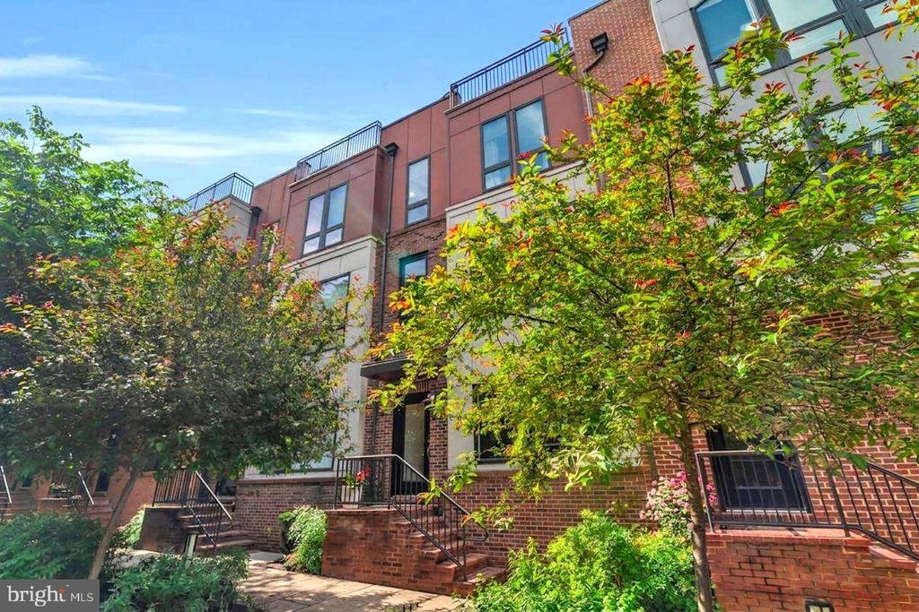 423 NOTTOWAY WALK, Alexandria, VA 22304