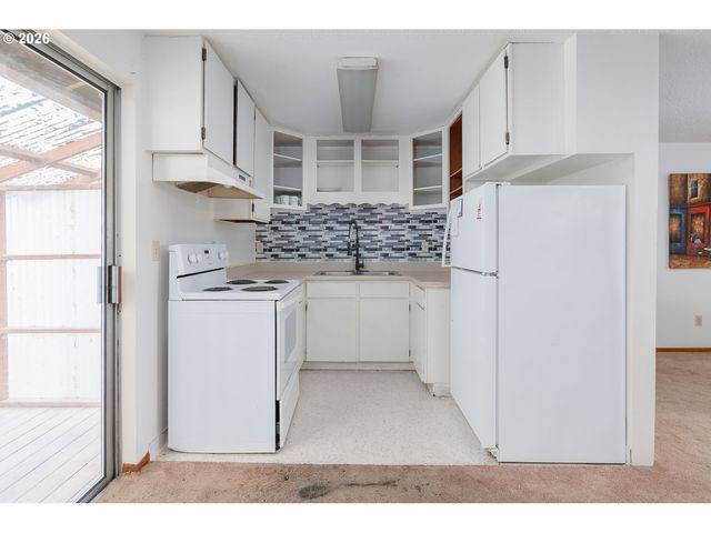 -1 Ne DOUGLAS St, Newport, OR 97365