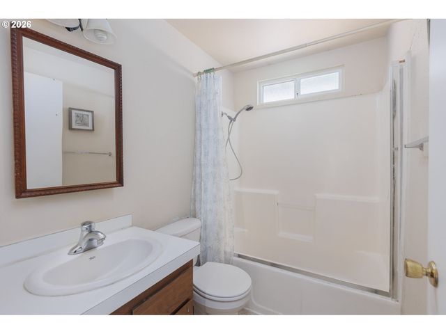 -1 Ne DOUGLAS St, Newport, OR 97365