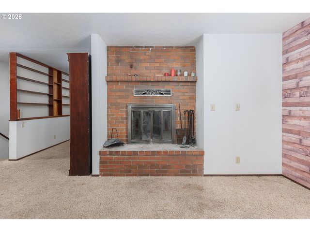 -1 Ne DOUGLAS St, Newport, OR 97365