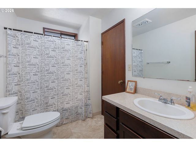 -1 Ne DOUGLAS St, Newport, OR 97365