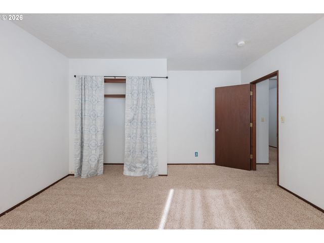 -1 Ne DOUGLAS St, Newport, OR 97365