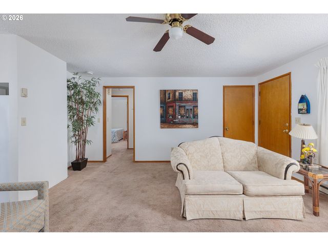 -1 Ne DOUGLAS St, Newport, OR 97365