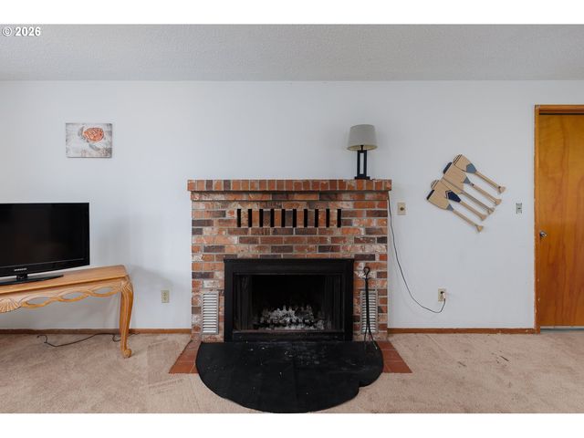 -1 Ne DOUGLAS St, Newport, OR 97365