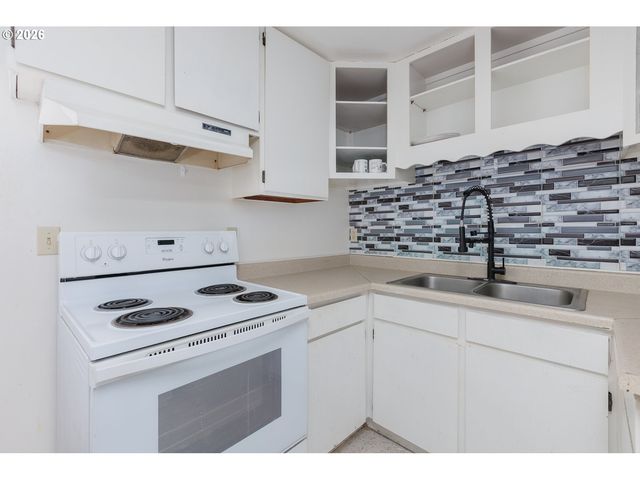 -1 Ne DOUGLAS St, Newport, OR 97365