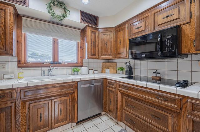 1527 Atherton Way, Salinas, CA 93906