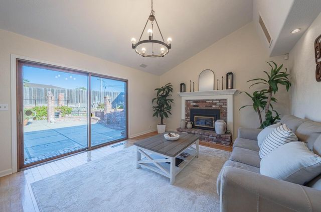 1527 Atherton Way, Salinas, CA 93906