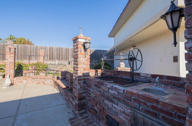 1527 Atherton Way, Salinas, CA 93906