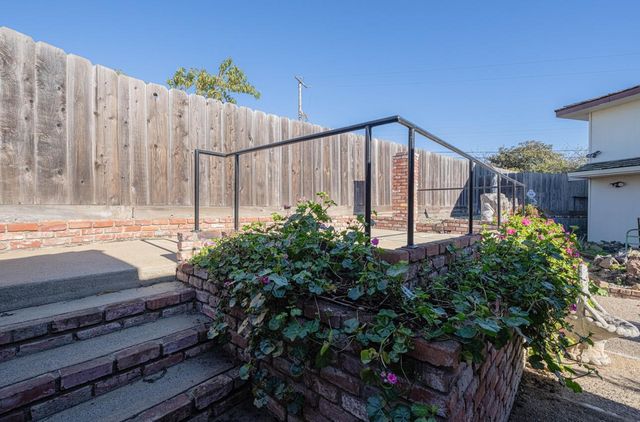 1527 Atherton Way, Salinas, CA 93906