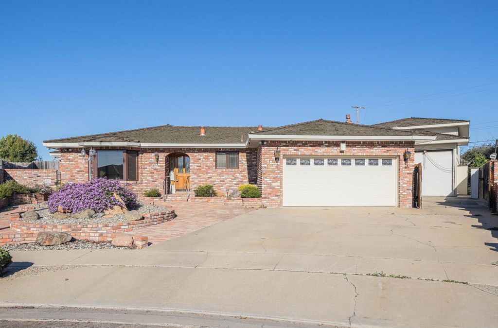 1527 Atherton Way, Salinas, CA 93906