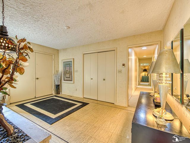 1605 Arbor Avenue, Monroe, MI 48162