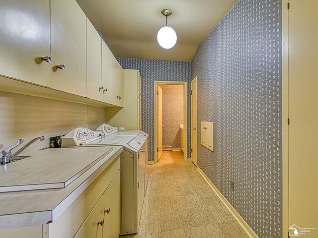 1605 Arbor Avenue, Monroe, MI 48162