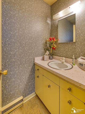 1605 Arbor Avenue, Monroe, MI 48162