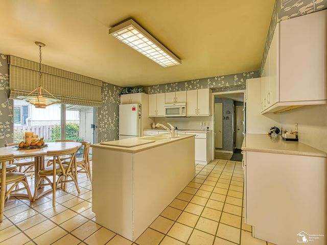 1605 Arbor Avenue, Monroe, MI 48162