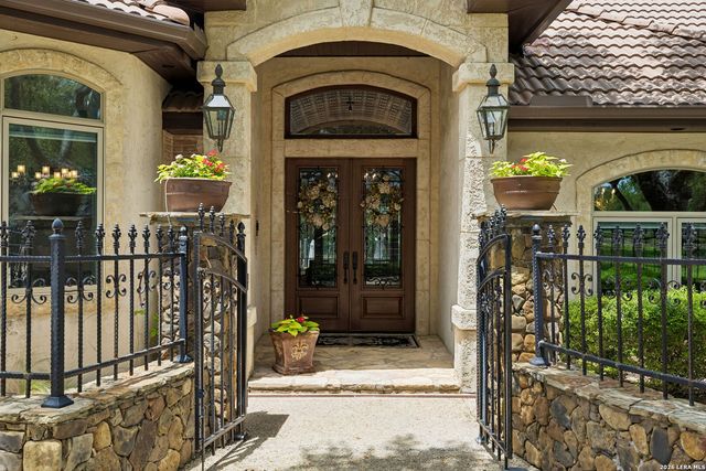 318 Hyacinth Ln, San Antonio, TX 78260