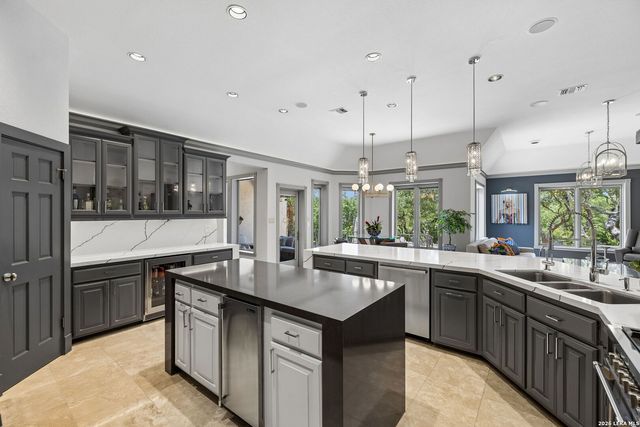 318 Hyacinth Ln, San Antonio, TX 78260