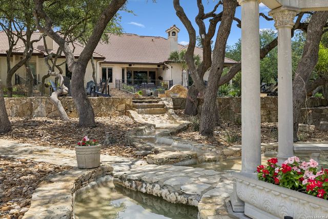 318 Hyacinth Ln, San Antonio, TX 78260