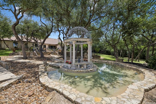 318 Hyacinth Ln, San Antonio, TX 78260