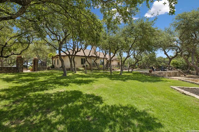 318 Hyacinth Ln, San Antonio, TX 78260