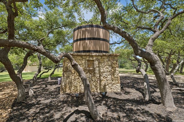 318 Hyacinth Ln, San Antonio, TX 78260