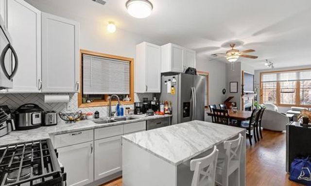 2033 W Huron Street 1, Chicago, IL 60612