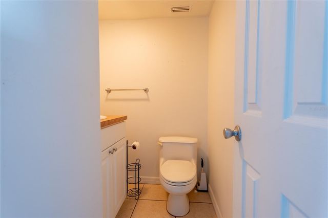 6860 WHITMAN COURT 32B, Sarasota, FL 34243