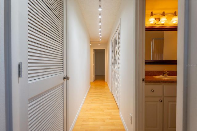 6860 WHITMAN COURT 32B, Sarasota, FL 34243