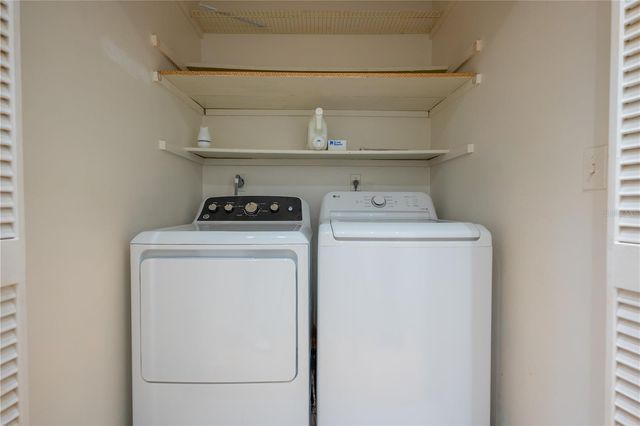 6860 WHITMAN COURT 32B, Sarasota, FL 34243