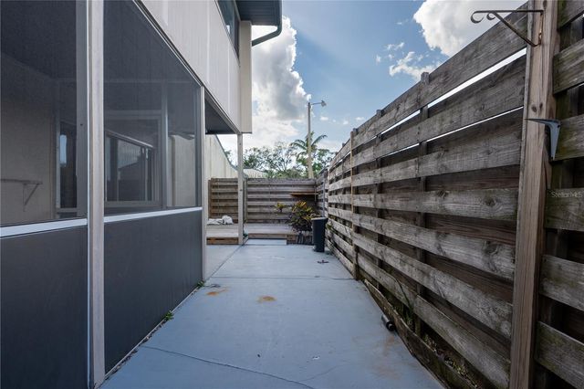 6860 WHITMAN COURT 32B, Sarasota, FL 34243